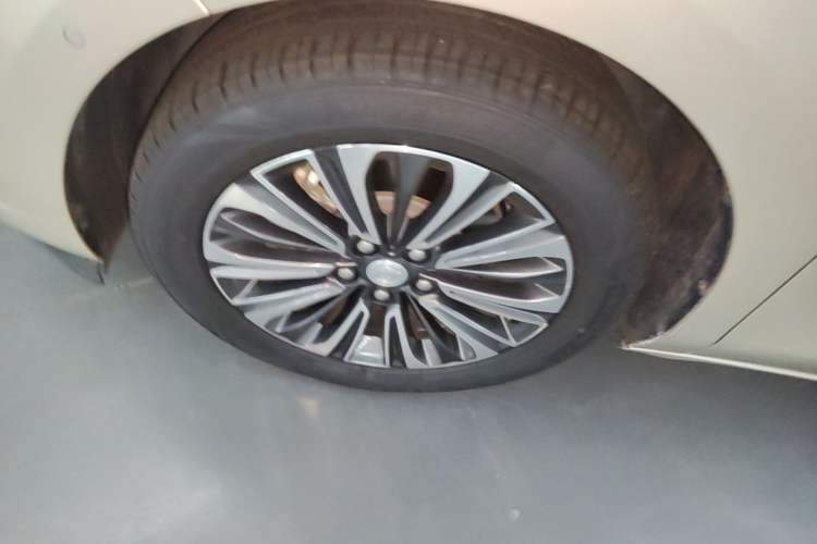 Used Buick GL8 2021 ES Landtrek 653T Luxury Model Left Front Wheel Hub