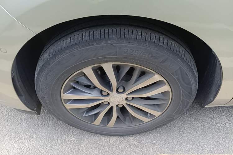 Used Buick GL8 2021 ES Land Cruiser 653T Luxury Edition Left Front Wheel Hub