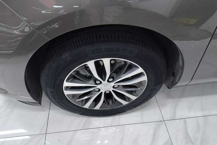 Used Buick GL8 2021 ES Land Cruiser 653T Luxury Edition Left Front Wheel Hub