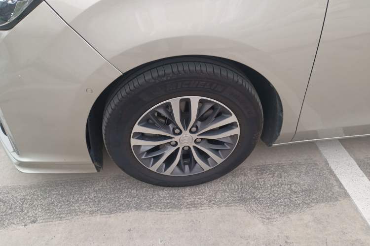 Used Buick GL8 2021 ES Land Cruiser 653T Luxury Edition Left Front Wheel Hub