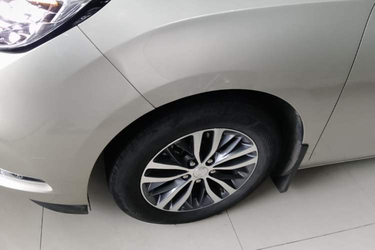 Used Buick GL8 2021 ES Landtrek 653T Comfort Edition Left Front Wheel Hub