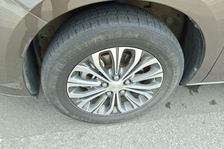 Used Buick GL8 2021 Land Cruiser Executive Class 652T Comfort Model Left Front Wheel Hub