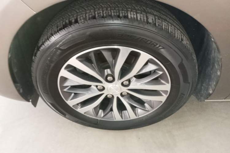 Used Buick GL8 2021 ES Landtrek 653T Comfort Edition Left Front Wheel Hub