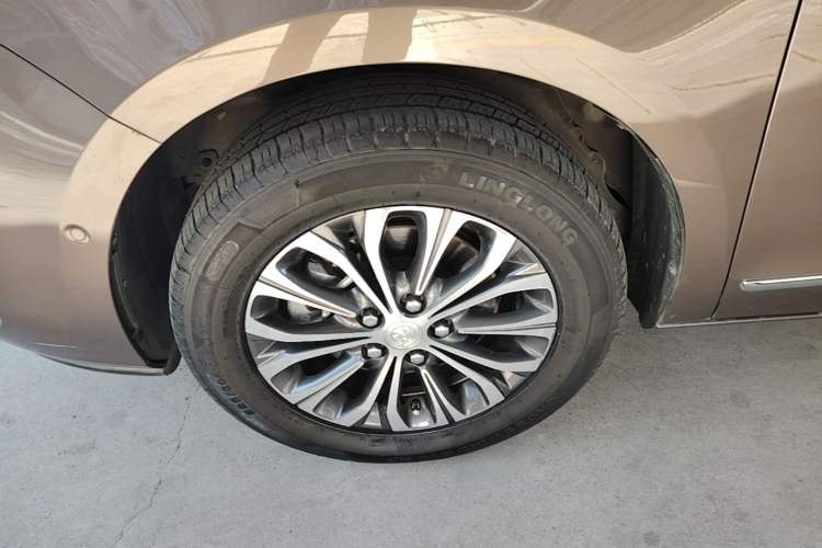 Used Buick GL8 2021 Land Cruiser Executive 652T Premium Model Left Front Wheel Hub