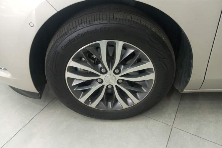 Used Buick GL8 2021 ES Land Cruiser 653T Luxury Edition Left Front Wheel Hub
