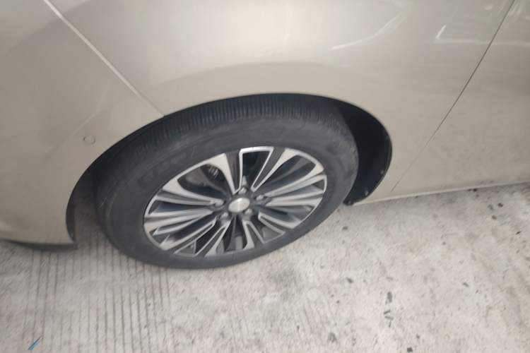 Used Buick GL8 2021 ES Landtrek 653T Luxury Model Left Front Wheel Hub