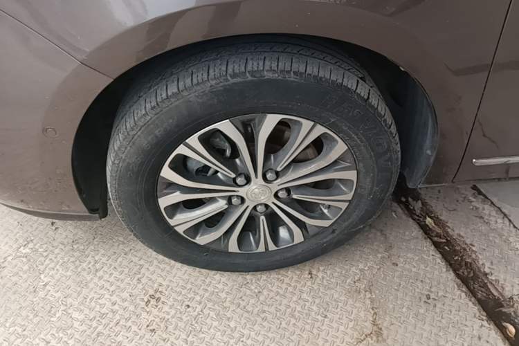 Used Buick GL8 2021 Land Cruiser Executive 652T Premium Model Left Front Wheel Hub