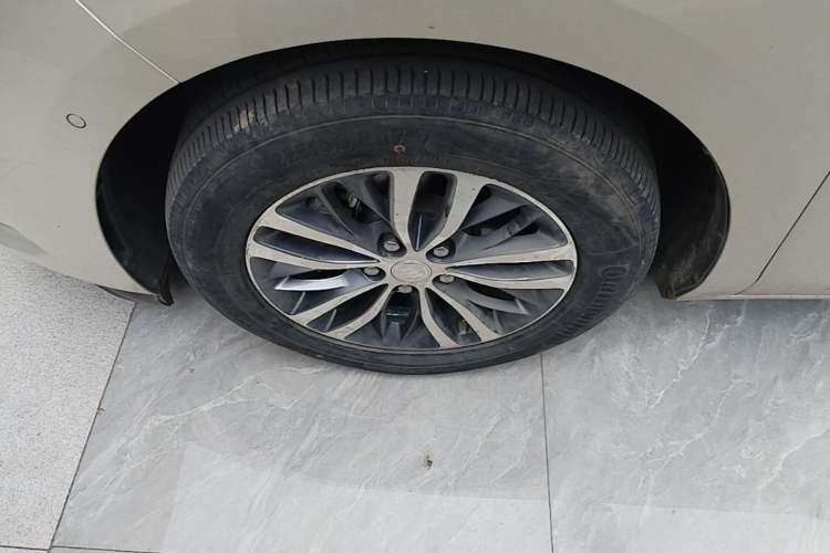 Used Buick GL8 2021 ES Land Cruiser 653T Luxury Edition Left Front Wheel Hub