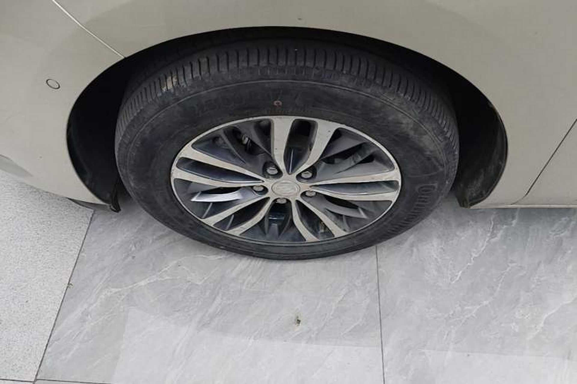 Used Buick GL8 2021 ES Land Cruiser 653T Luxury Edition Left Front Wheel Hub