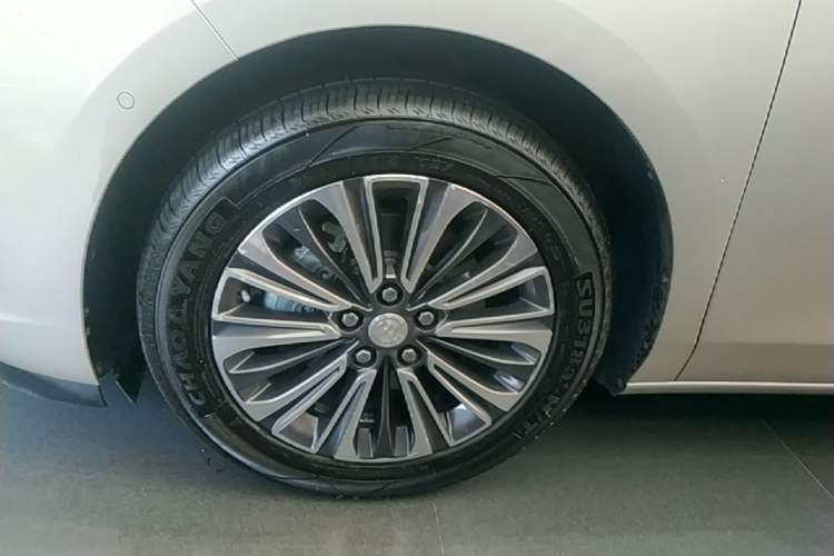 Used Buick GL8 2021 ES Landtrek 653T Luxury Model Left Front Wheel Hub