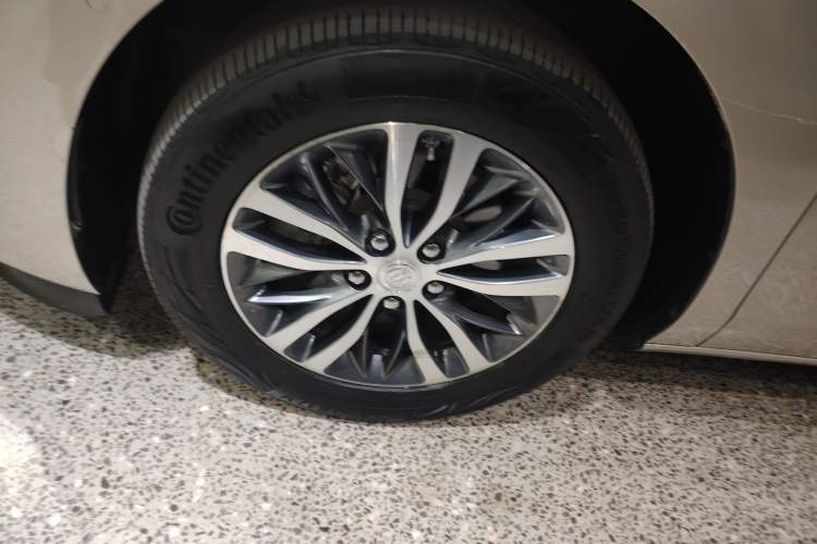Used Buick GL8 2021 ES Land Cruiser 653T Luxury Edition Left Front Wheel Hub