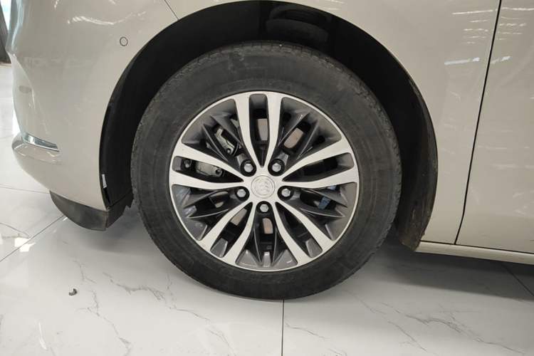 Used Buick GL8 2021 ES Land Cruiser 653T Luxury Edition Left Front Wheel Hub