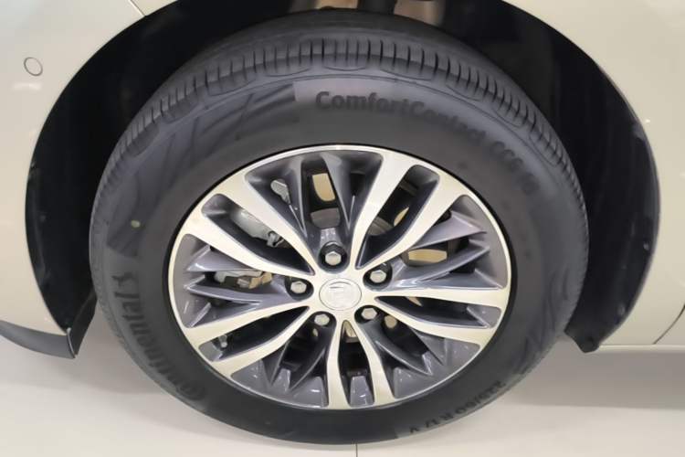 Used Buick GL8 2021 ES Land Cruiser 653T Luxury Edition Left Front Wheel Hub