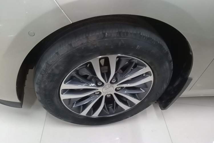Used Buick GL8 2021 ES Land Cruiser 653T Luxury Edition Left Front Wheel Hub