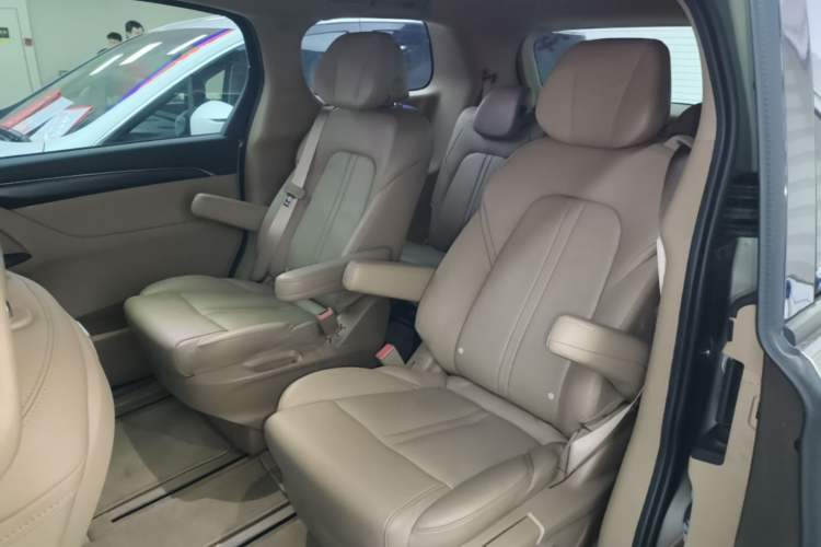 Used Buick GL8 2021 ES Land Cruiser 653T Luxury Edition Left Rear Seat
