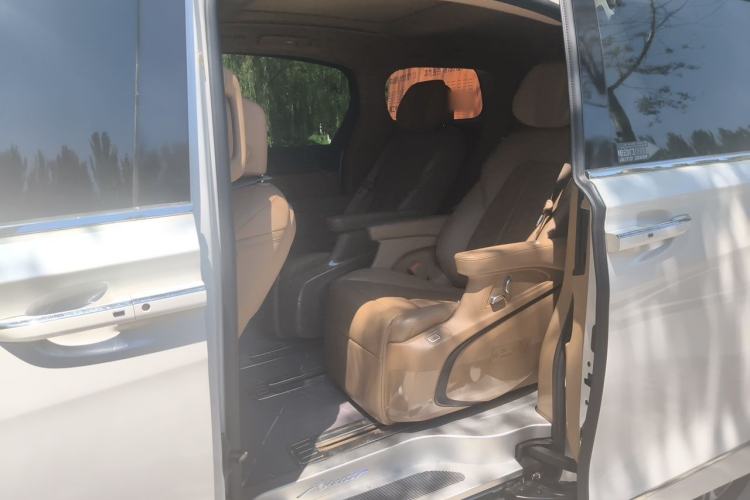 Used Buick GL8 2021 ES Landtrek 653T Luxury Model Left Rear Seat