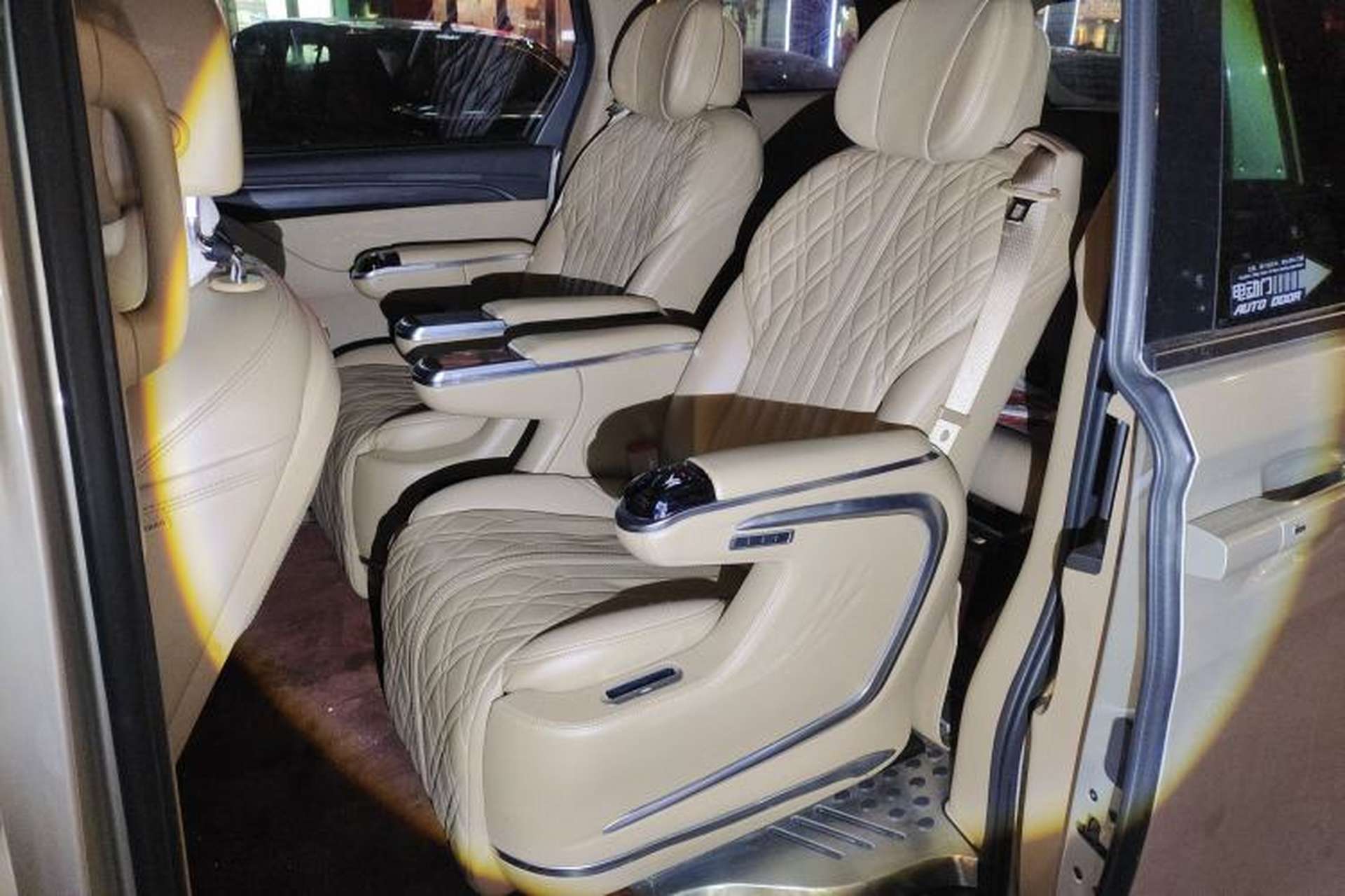 Used Buick GL8 2021 ES Land Cruiser 653T Luxury Edition Left Rear Seat