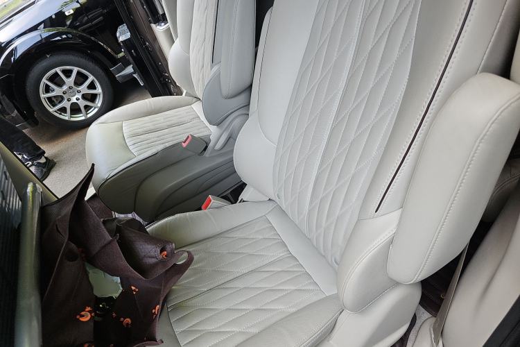 Used Buick GL8 2021 Land Cruiser Executive Class 652T Smart Luxury Model Left Rear Seat