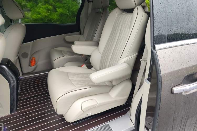 Used Buick GL8 2021 Land Cruiser Executive Class 652T Luxury Model Left Rear Seat