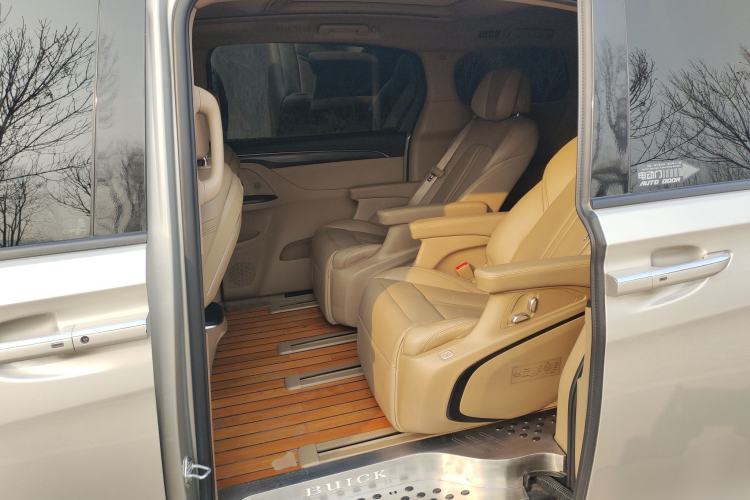 Used Buick GL8 2021 ES Landtrek 653T Luxury Model Left Rear Seat
