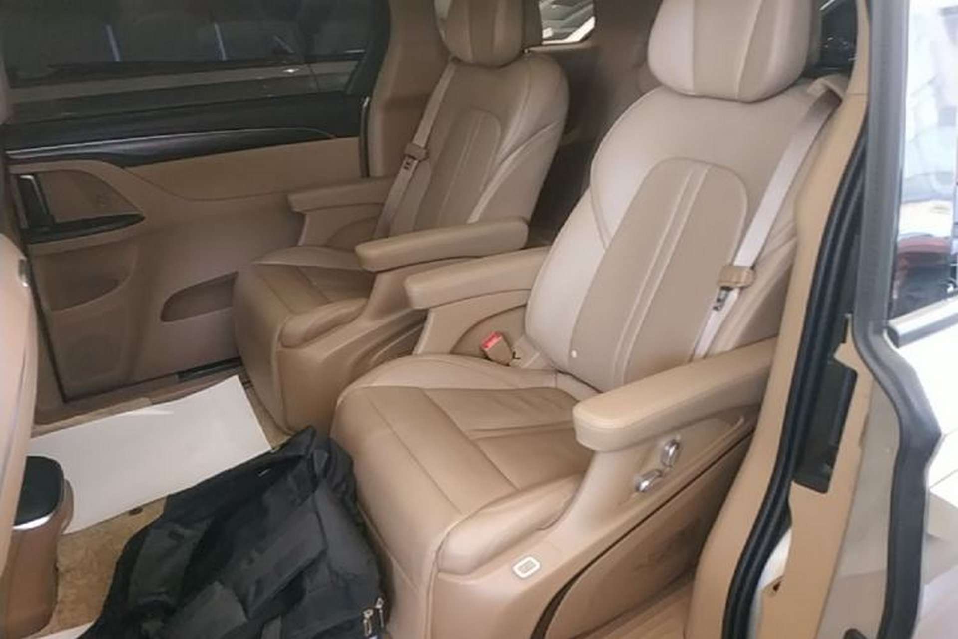 Used Buick GL8 2021 ES Landtrek 653T Luxury Model Left Rear Seat