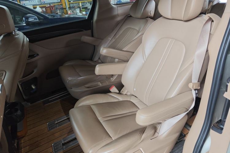 Used Buick GL8 2021 ES Land Cruiser 653T Luxury Edition Left Rear Seat