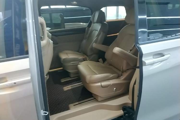 Used Buick GL8 2021 ES Land Cruiser 653T Luxury Edition Left Rear Seat