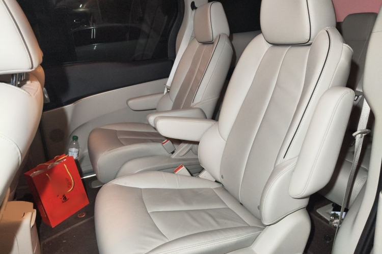 Used Buick GL8 2021 Land Cruiser Executive Class 652T Smart Luxury Model Left Rear Seat