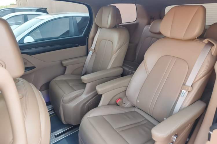 Used Buick GL8 2021 ES Landtrek 653T Luxury Model Left Rear Seat