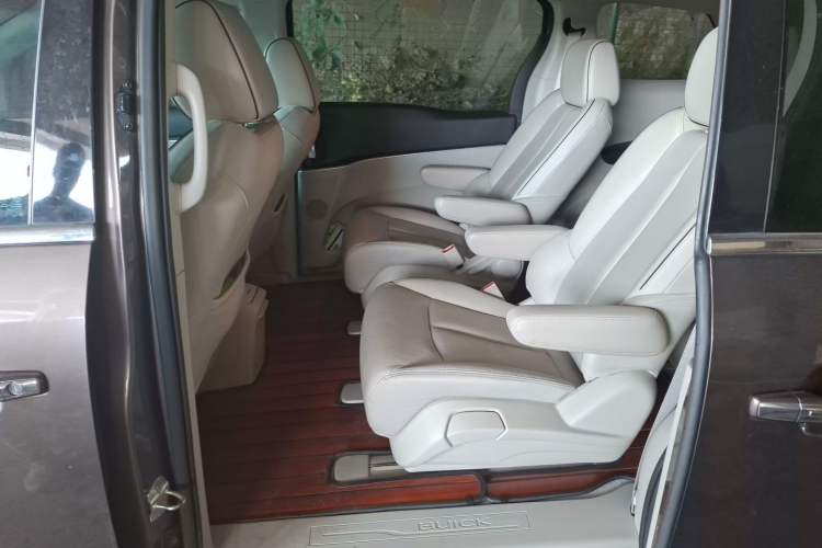 Used Buick GL8 2021 Land Cruiser Executive Class 652T Luxury Model Left Rear Seat