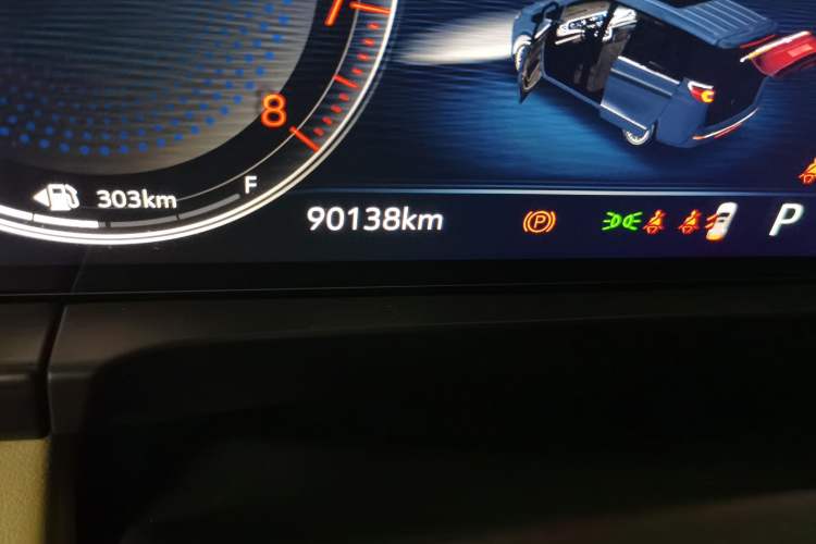Used Buick GL8 2021 ES Land Cruiser 653T Luxury Edition Odometer Close Up