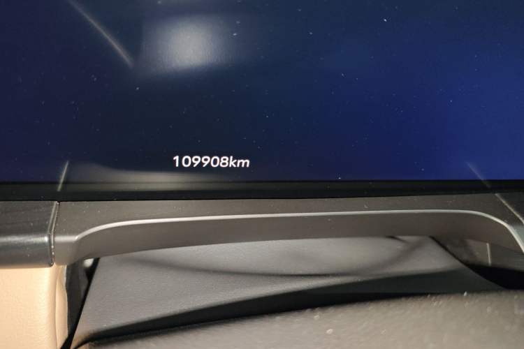 Used Buick GL8 2021 ES Land Cruiser 653T Smart Flagship Model Odometer Close Up