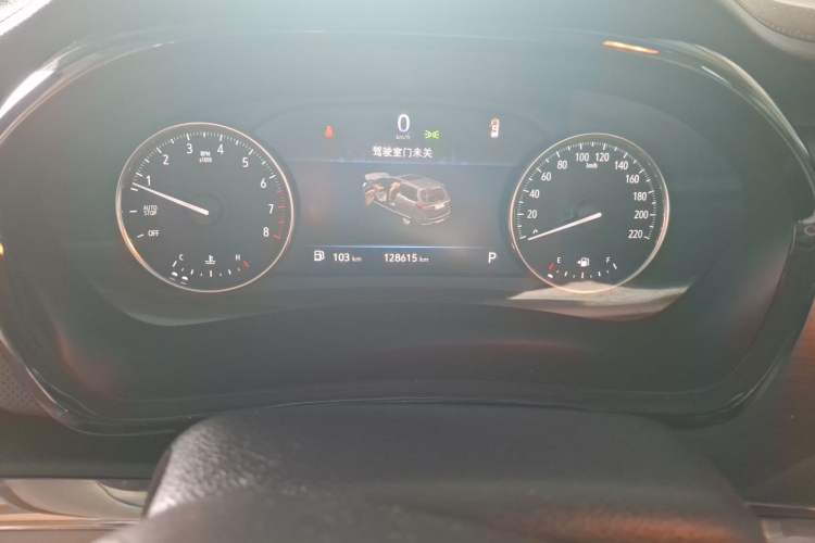 Used Buick GL8 2021 Land Cruiser Executive Class 652T Luxury Model Odometer Close Up