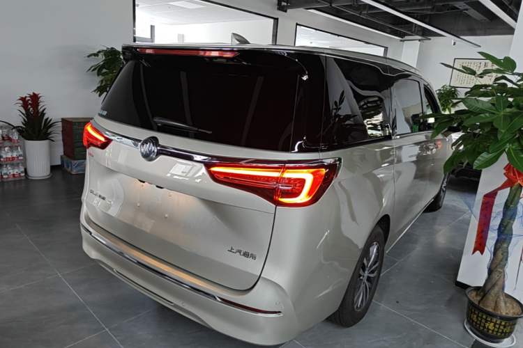 Used Buick GL8 2021 ES Land Cruiser 653T Luxury Edition Rear Right 45 Deg