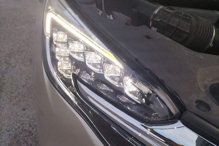 Used Buick GL8 2021 ES Land Cruiser 653T Flagship Model Right Front Headlight