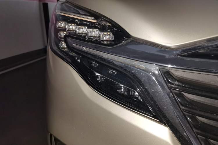 Used Buick GL8 2021 ES Land Cruiser 653T Luxury Edition Right Front Headlight