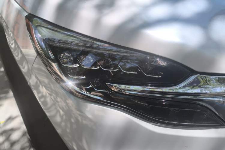 Used Buick GL8 2021 ES Landtrek 653T Luxury Model Right Front Headlight