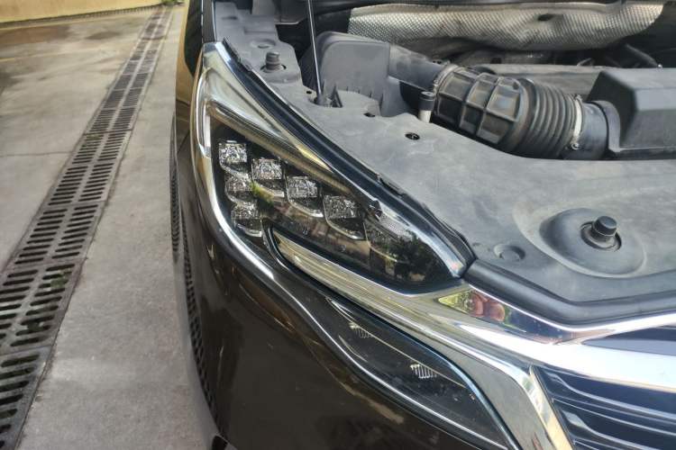 Used Buick GL8 2021 ES Land Cruiser 653T Luxury Edition Right Front Headlight
