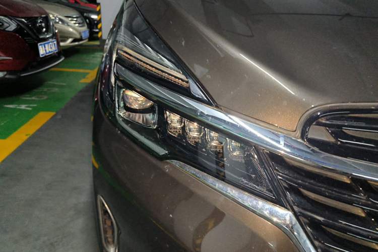 Used Buick GL8 2021 Land Cruiser Executive 652T Premium Model Right Front Headlight