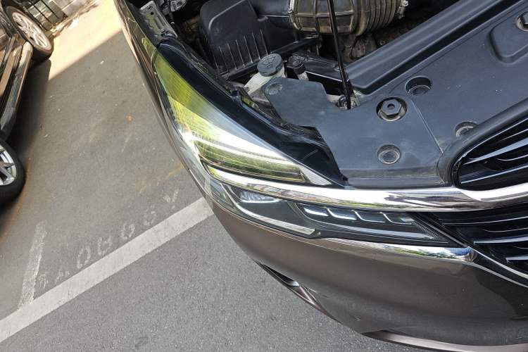 Used Buick GL8 2021 Land Cruiser Executive Class 652T Smart Luxury Model Right Front Headlight