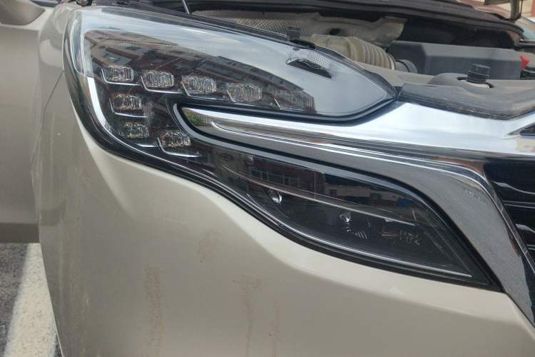Used Buick GL8 2021 ES Land Cruiser 653T Luxury Edition Right Front Headlight