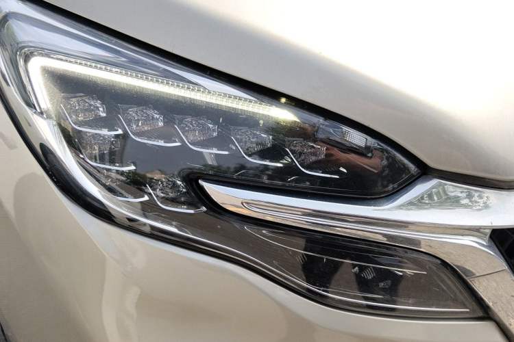 Used Buick GL8 2021 ES Landtrek 653T Comfort Edition Right Front Headlight