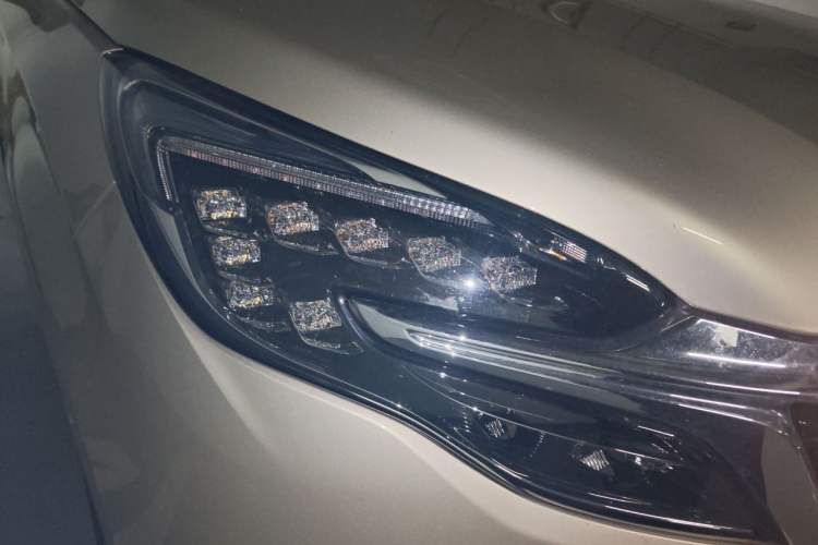 Used Buick GL8 2021 ES Landtrek 653T Smart Luxury Model Right Front Headlight