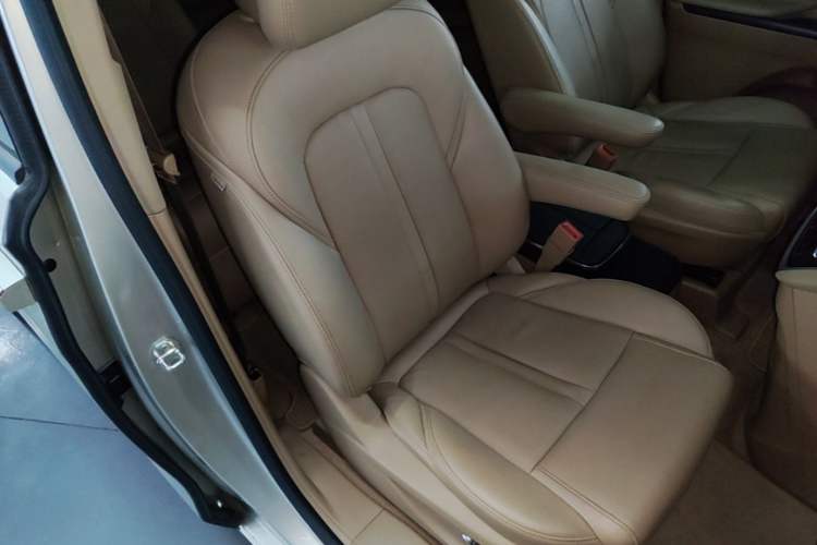 Used Buick GL8 2021 ES Landtrek 653T Luxury Model Right Front Seat