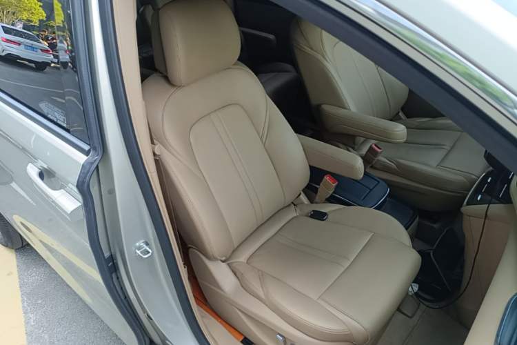Used Buick GL8 2021 ES Land Cruiser 653T Luxury Edition Right Front Seat