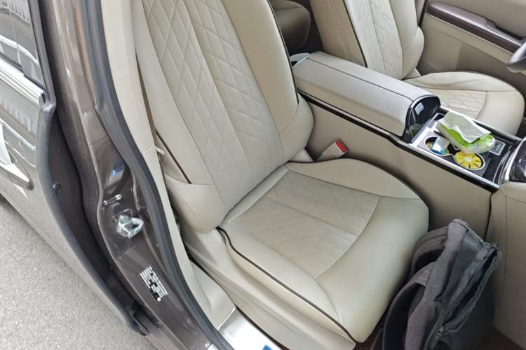 Used Buick GL8 2021 Land Cruiser Executive Class 652T Comfort Model Right Front Seat