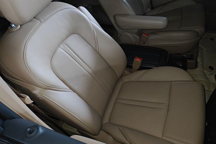 Used Buick GL8 2021 ES Land Cruiser 653T Luxury Edition Right Front Seat