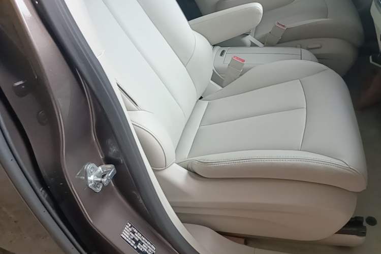 Used Buick GL8 2021 Land Cruiser Executive 652T Premium Model Right Front Seat