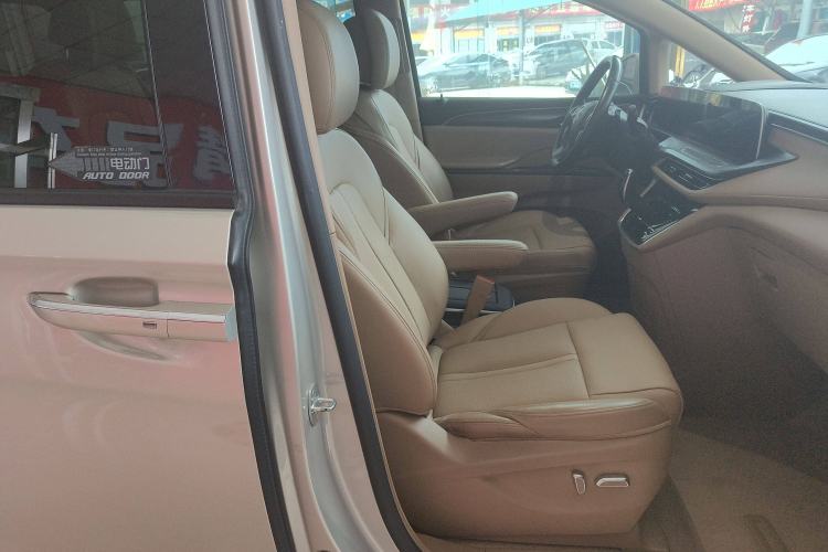 Used Buick GL8 2021 ES Landtrek 653T Luxury Model Right Front Seat