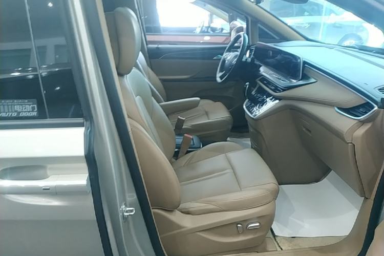 Used Buick GL8 2021 ES Landtrek 653T Luxury Model Right Front Seat